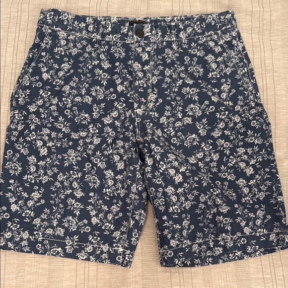 GAP Khakis Blue Floral Shorts - Picture 1 of 4